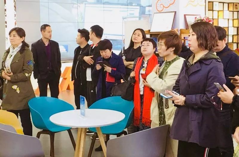 西安交通大学国家大学科技园新媒体运营研修班企业家一行来我中心参观交流